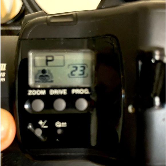 Chinon Genesis III Macro Zoom Lens 38-110mm Automatic Point Shoot Film Camera - Picture 3 of 15